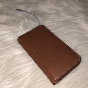 EMMA SMARTPHONE WALLET